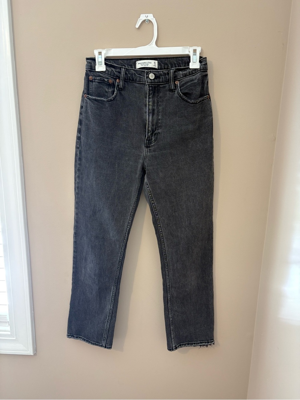Abercrombie & Finch Ultra High-Rise Black Womens Jeans Classic Straight Fit Sz26 - Picture 2 of 4